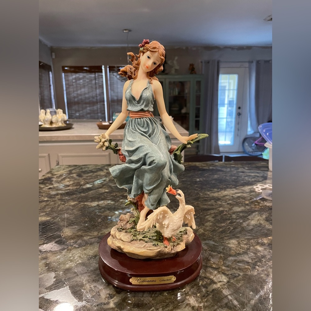 Giovanni Collection Figurine
